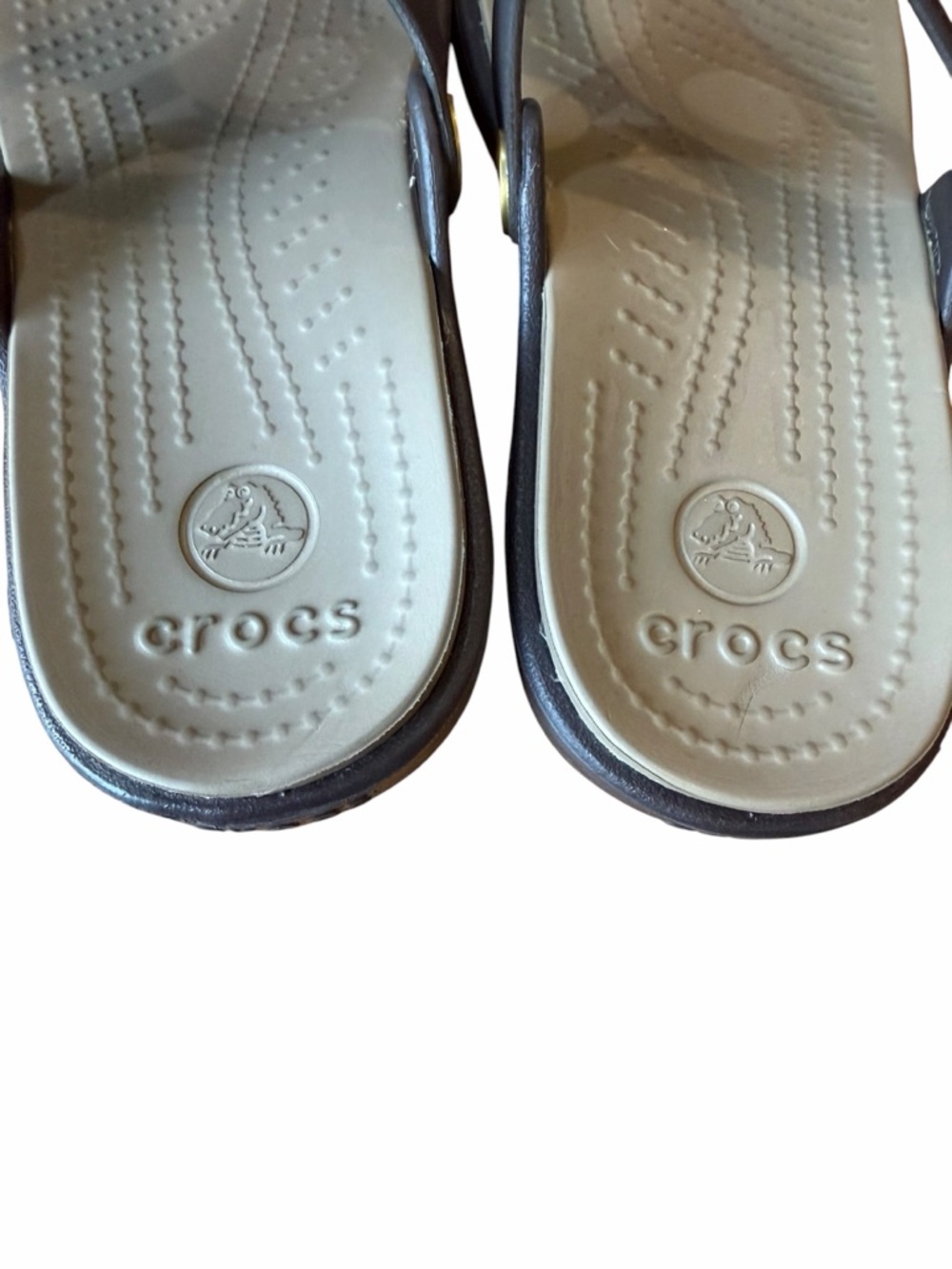 CROCS Brown Thong Sandal Wedge with Gold Beveled Circle - Picture 6 of 6